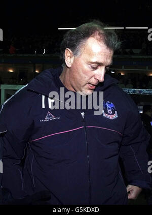 Crystal Palace Manager Trevor Francis, nachdem er 1-0 gegen Birmingham in der Nationwide Division ein Spiel in St Andrews verloren hatte. KEINE INOFFIZIELLE CLUB-WEBSITE. Stockfoto