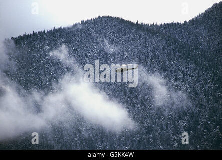 US Armee Hubschrauber Flyiing entlang Hurricane Ridge; Olympic Nationalpark; Olympic-Halbinsel; Washington; USA Stockfoto