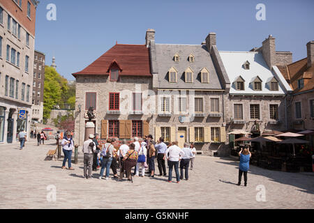 QUEBEC Stadt - 24. Mai 2016: Der französische Einfluss ist erkennbar, wohin man in Place Royale und entlang der Rue du Petit-Champlain sieht Stockfoto