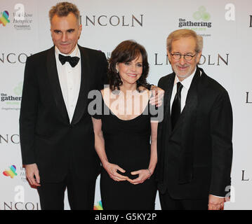 Daniel Day-Lewis Sally Field und Steven Spielberg im Savoy-Kino in Dublin zur Europa-Premiere von Lincoln. Stockfoto