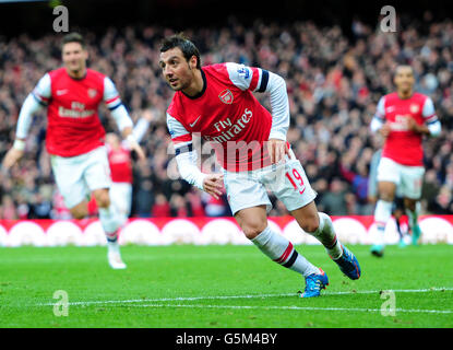 Fußball - Barclays Premier League - Arsenal gegen Tottenham Hotspur - Emirates Stadium. Santi Cazorla von Arsenal feiert das vierte Tor gegen Tottenham Hotspur Stockfoto