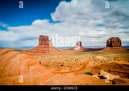 Herzlich Willkommen Sie in atemberaubende Monument Valley! Stockfoto