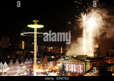 Blick über das Stadtzentrum von Nottingham während der Weihnachtsbeleuchtung. Stockfoto