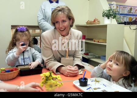 Gräfin von Wessex im Phoenix Montessori Kindergarten Stockfoto