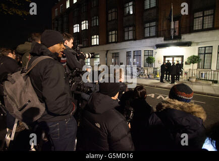 Die wartenden Medien vor dem King Edward VII Hospital im Zentrum von London, wo die Herzogin von Cambridge nach der Ankündigung aufgenommen wurde, dass sie ein Baby erwartet. Stockfoto