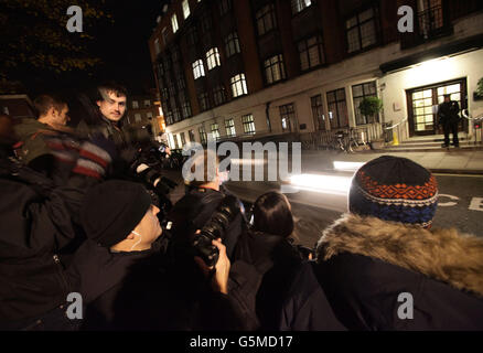 Die wartenden Medien vor dem King Edward VII Hospital im Zentrum von London, wo die Herzogin von Cambridge nach der Ankündigung aufgenommen wurde, dass sie ein Baby erwartet. Stockfoto