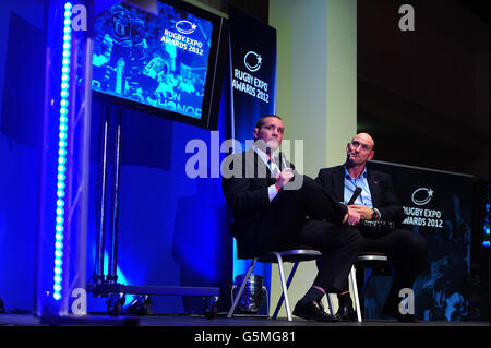 Rugby Expo 2012 - Erster Tag - Die Rugby Expo Awards 2012 - Twickenham. Phil Vickery und Lawrence Dallaglio auf der Bühne bei den Rugby Expo Awards 2012 und Abendessen im LIVE Room, Twickenham. Stockfoto