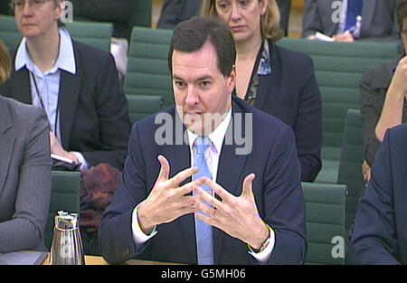 Schatzkanzler George Osborne gibt einer parlamentarischen Kommission für Bankenstandards im Portcullis House, London, Beweise. Stockfoto