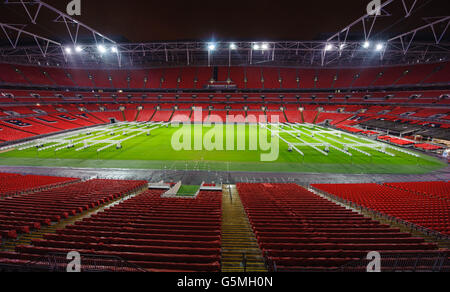 Gesamtansicht des Wembley Stadions, London, von der königlichen Box aus gesehen. DRÜCKEN SIE VERBANDSFOTO. Bilddatum: Dienstag, 20. November 2012. Der Bildnachweis sollte lauten: Dominic Lipinski/PA Wire Stockfoto