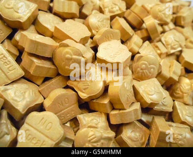 Neu gepresst "Three Wise Monkeys" Ecstasy-Pillen, die zwischen 230-260mg MDMA (3,4-Methylendioxy-N-Methylamphetamin). Stockfoto