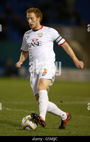 Soccer - npower Football League One - Shrewsbury Town / Milton Keynes Dons - Greenhous Meadow. Dean Lewington, Milton Keynes Dons Stockfoto