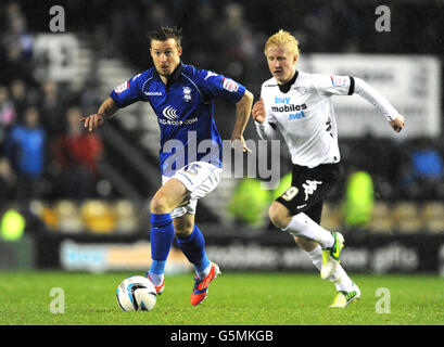 Fußball - npower Football League Championship - Derby County / Birmingham City - Pride Park. Derby County's will Hughes (rechts) und Birmingham City's Wade Elliott (links). Stockfoto