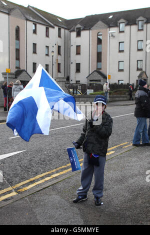 Rugby Union - EMV-Test - Schottland / Tonga - Pittodrie Stadium. Fans vor dem Spiel vor dem Pittodrie Stadium, dem Heimstadion des Fußballclubs Aberdeen Stockfoto