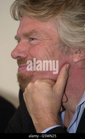 Sir Richard Branson, Vorsitzender von Virgin Atlantic, Mitglied der Koalition „Freedom to Fly“, während der Eröffnung der Koalition in London. Die Koalition unterstützt Pläne für ein langfristiges Wachstum der Luftfahrtindustrie. Stockfoto