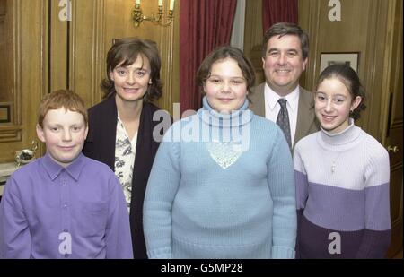 Tee bei Downing St. mit Cherie Blair Stockfoto