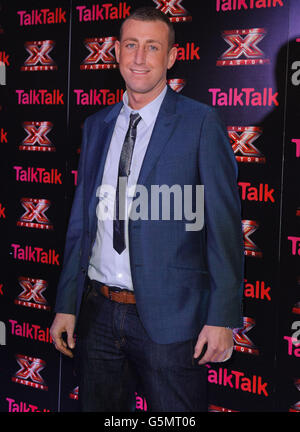 X Factor Finalist Christopher Maloney bei einer Fotozelle vor dem X Factor Secret Gig, beim Talk Talk, in Soho, im Zentrum von London. Stockfoto