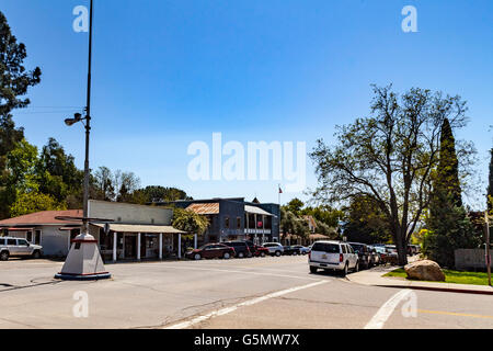 Die Stadt von Los Olivos in den Santa Ynez Tal von Zentral-Kalifornien eine Weinbauregion mit Weinprobe Zimmer und Geschäfte. Stockfoto