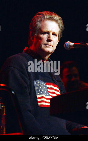 Beach Boys Singer-Songwriter Brian Wilson tritt auf der Bühne in der Royal Festival Hall in London auf, bei einem Konzert zur 100. Ausgabe des MOJO Magazins. Stockfoto