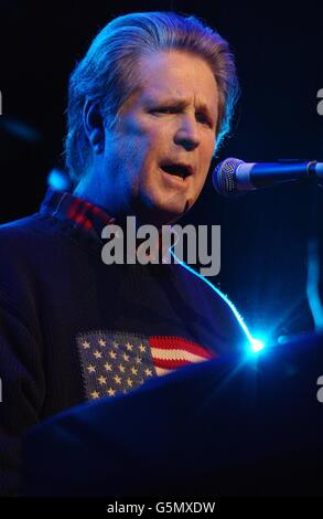 Beach Boys Singer-Songwriter Brian Wilson tritt auf der Bühne in der Royal Festival Hall in London auf, bei einem Konzert zur 100. Ausgabe des MOJO Magazins. Stockfoto