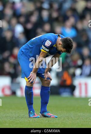 Steven Gregory von AFC Wimbledon scheint nach dem letzten Pfiff niedergeschlagen zu sein Stockfoto