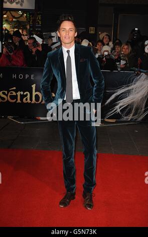 Les Miserables Weltpremiere - London. Eddie Redmayne kommt zur Premiere von Les Miserables am Empire Leicester Square, London, Großbritannien Stockfoto