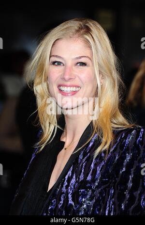 Les Miserables Weltpremiere - London. Rosamund Pike kommt zur Premiere von Les Miserables am Empire Leicester Square, London, Großbritannien Stockfoto