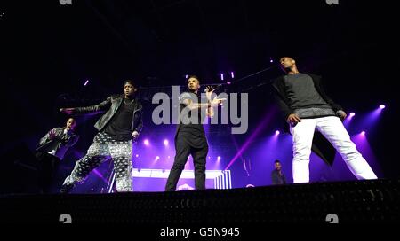 JLS auf der Bühne während des Capital FM Jingle Bell Ball 2012 in der O2 Arena, London. Stockfoto