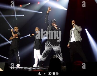 JLS auf der Bühne während des Capital FM Jingle Bell Ball 2012 in der O2 Arena, London. Stockfoto