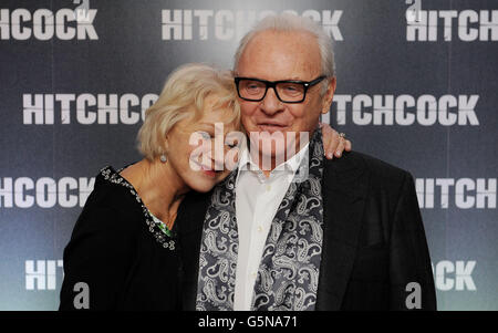 Sir Anthony Hopkins und Dame Helen Mirren (links) bei der Premiere von Hitchcock im BFI Southbank, London. Stockfoto