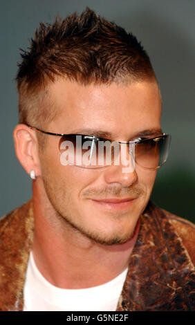 Beckham startet Police Sonnenbrille Stockfoto