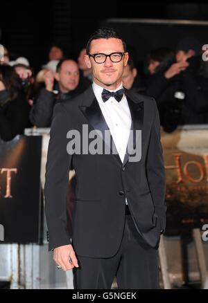 Luke Evans bei der UK Premiere von The Hobbit: An Unexpected Journey am Odeon Leicester Square in London. Stockfoto