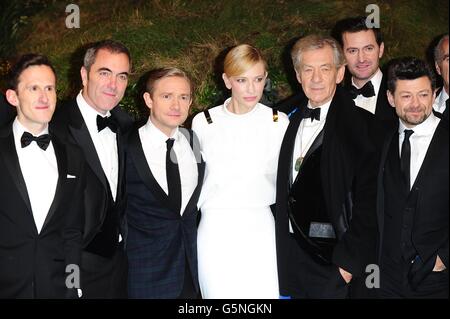 Adam Brown, James Nesbitt, Martin Freeman, Cate Blanchett, Sir Ian McKellen, Richard Armitage und Andy Serkis kommen zur britischen Premiere von The Hobbit: An Unexpected Journey am Odeon Leicester Square in London. Stockfoto