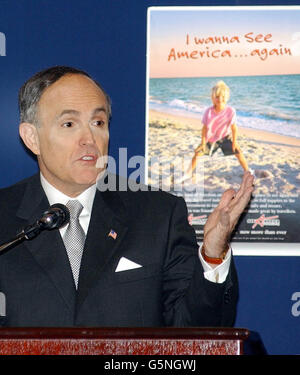 Der ehemalige Bürgermeister von New York, Rudolph Giuliani, sprach bei einer US-Reise- und Tourismusfrühstück-Veranstaltung im Marriott Hotel im Zentrum von London. Stockfoto