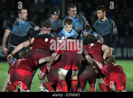 Glasgow's James Eddie, Tom Ryder Alisdair Kellock und Rob Harley (hintere Reihe von links nach rechts) und Moray Low und Pat MacArthur (linke nach rechte vordere Reihe) während des RaboDirect pro 12 Spiels im Scotstoun Stadium, Glasgow. Stockfoto