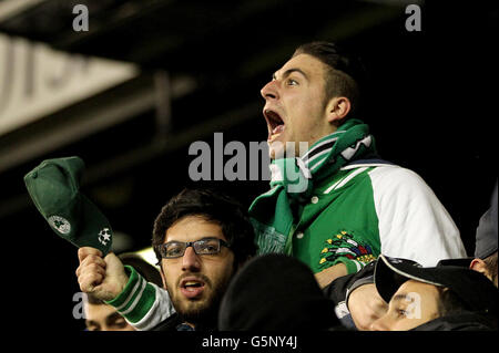 Fußball - UEFA Europa League - Gruppe J - Tottenham Hotspur / Panathinaikos - White Hart Lane. Panathinaikos-Fans zeigen ihre Leidenschaft an den Tribünen Stockfoto