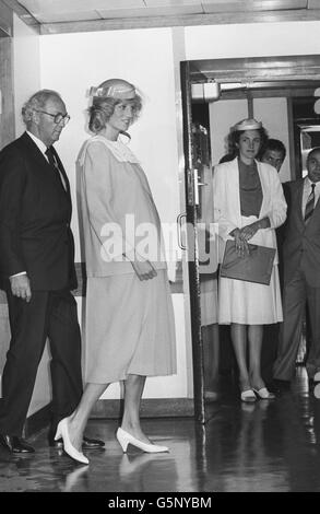 Die Prinzessin von Wales, die im September ihr zweites Kind erwartet, eröffnet während ihres Besuchs im King's College Hospital in London die Forschungseinheit für Fetalmedizin von Harris. *Low-Res-Scan - High-Res-Version auf Anfrage erhältlich* Stockfoto