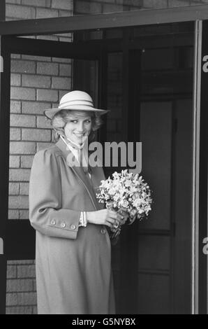 Die Prinzessin von Wales eröffnet die Süßfabrik Callard und Bowser in Waterton in der Nähe von Bridgend. Im September erwartet sie ihr zweites Kind. *Low-Res-Scan - High-Res-Version auf Anfrage erhältlich* Stockfoto