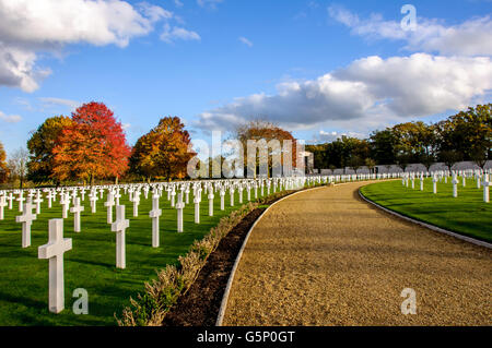 Bild von Madingley amerikanischen Soldatenfriedhof am schönen sonnigen Herbstabend. Stockfoto