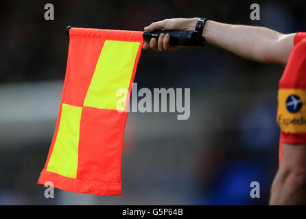 Fußball - npower Football League Championship - Bolton Wanderers gegen Birmingham City - Reebok Stadium. Die Flagge des Linienfahrers Stockfoto