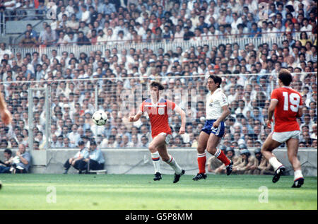 Action während des Spiels England gegen Frankreich in Bilbao. England gewann 3-1 Stockfoto