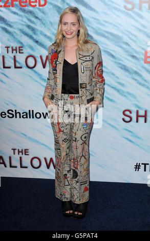 New York, NY, USA. 21. Juni 2016. Tessa Albertson im Ankunftsbereich für THE SHALLOWS Premiere, AMC Loews Lincoln Square 13, New York, NY 21. Juni 2016. Bildnachweis: Kristin Callahan/Everett Collection/Alamy Live-Nachrichten Stockfoto