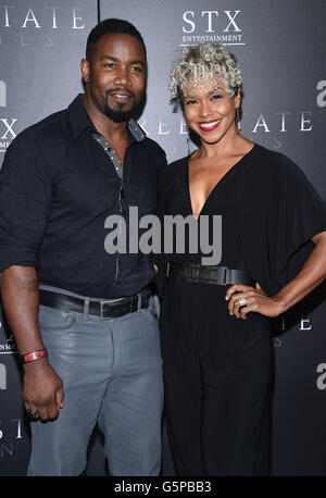 Los Angeles, Kalifornien, USA. 21. Juni 2016. Michael Jai White & Gillian Iliana Gewässern kommt für die Premiere des Films "Free State of Jones" an der DGA-Theater. Bildnachweis: Lisa O'Connor/ZUMA Draht/Alamy Live-Nachrichten Stockfoto