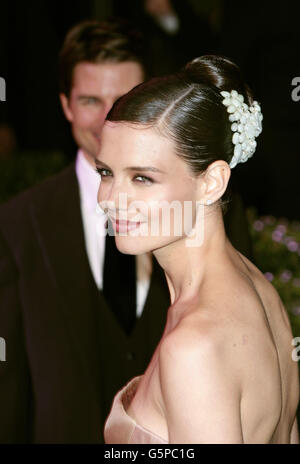 Los Angeles, CA, USA. 25. Februar 2007. US-Schauspieler Tom Cruise (L) und seine Frau US-Schauspielerin Katie Holmes (R) posieren für die Kameras, die Ankunft in der Vanity Fair Oscar Party in Los Angeles, CA, Vereinigte Staaten, 25. Februar 2007. Foto: Hubert Boesl | weltweite Nutzung/Dpa/Alamy Live-Nachrichten Stockfoto