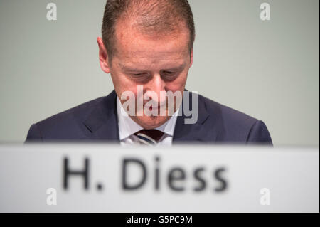 Hannover, Deutschland. 22. Juni 2016. Leiter der Marke Volkswagen-PKW, Herbert Diess, besucht die Hauptversammlung der Volkswagen AG in Hannover, Deutschland, 22. Juni 2016. Foto: Nigel Treblin/Dpa/Alamy Live News Stockfoto