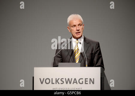 Hannover, Deutschland. 22. Juni 2016. Matthias Mueller, Vorsitzender des Vorstands der Volkswagen AG, besucht Volkswagen AG Hauptversammlung in Hannover, Deutschland, 22. Juni 2016. Foto: Sebastian Gollnow/Dpa/Alamy Live News Stockfoto