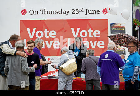 Worthing West Sussex, UK. 22. Juni 2016. Stimmen lassen Aktivisten auf den Straßen von Worthing heute ist ein Tag vor dem EU-Referendum stimmen in Großbritannien Credit: Simon Dack/Alamy Live News Stockfoto