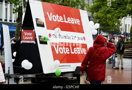 Worthing West Sussex, UK. 22. Juni 2016. Stimmen lassen Aktivisten auf den Straßen von Worthing heute ist ein Tag vor dem EU-Referendum stimmen in Großbritannien Credit: Simon Dack/Alamy Live News Stockfoto