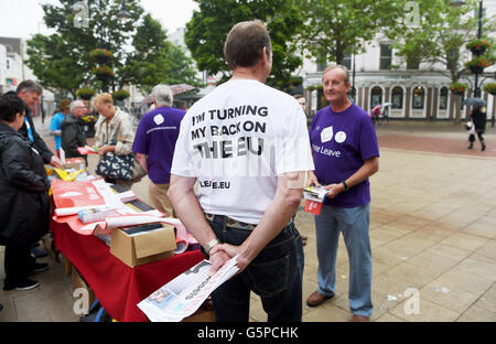 Worthing West Sussex, UK. 22. Juni 2016. Stimmen lassen Aktivisten auf den Straßen von Worthing heute ist ein Tag vor dem EU-Referendum stimmen in Großbritannien Credit: Simon Dack/Alamy Live News Stockfoto