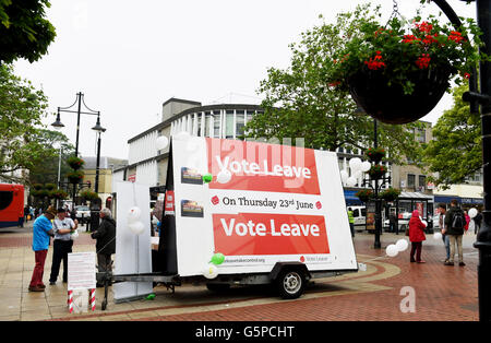 Worthing West Sussex, UK. 22. Juni 2016. Stimmen lassen Aktivisten auf den Straßen von Worthing heute ist ein Tag vor dem EU-Referendum stimmen in Großbritannien Credit: Simon Dack/Alamy Live News Stockfoto