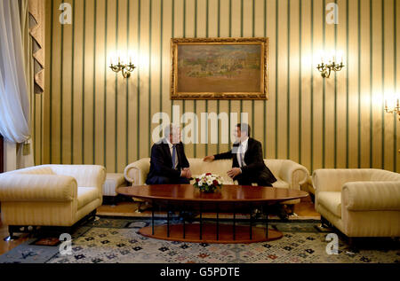 Sofia, Bulgarien. 22. Juni 2016. Bundespräsident Joachim Gauck und Bulgarian President Rosen Plevneliev (R) treffen für spricht das Rektorat in Sofia, Bulgarien, 22. Juni 2016. Der deutsche Bundespräsident Weiterfahrt Fünftage-in Bulgarien. Foto: RAINER JENSEN/Dpa/Alamy Live-Nachrichten Stockfoto